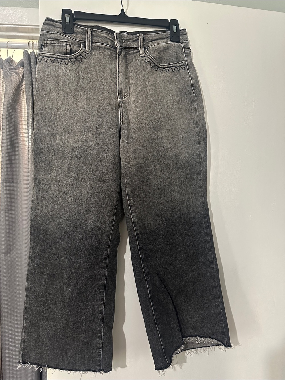 Women's Gray / Black Wide Cropped Jeans - Judy Blue